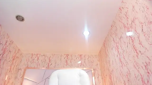 Emily_Whinfre webcam