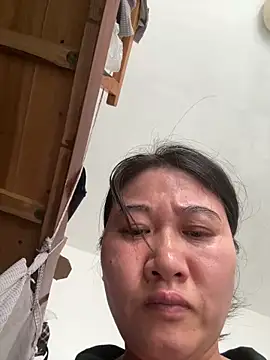 daaqnn (F milf) - 隔外衣抖胸