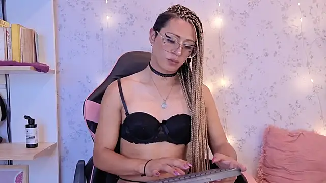 _Alexaavandercloude webcam