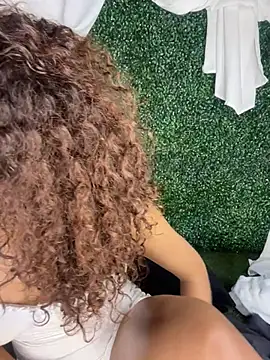 CurlyOopsieXXX
