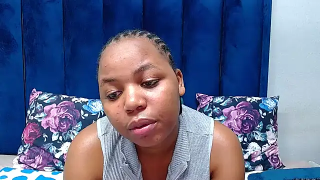 HotSmallTits webcam
