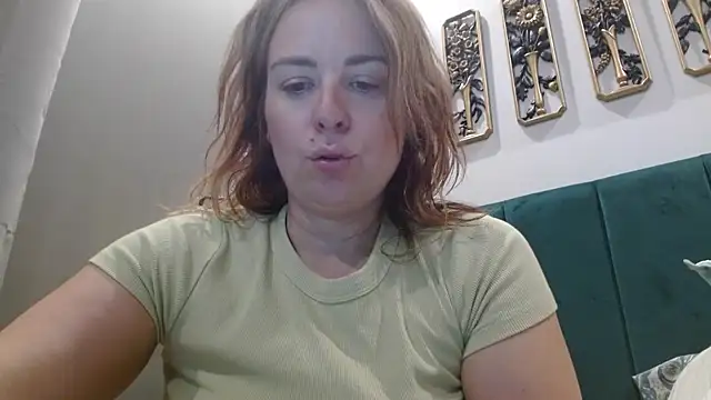 HazelSkyesChat webcam