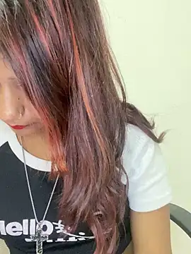 Nomi_5 webcam