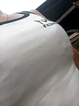 Linda-yiyi webcam