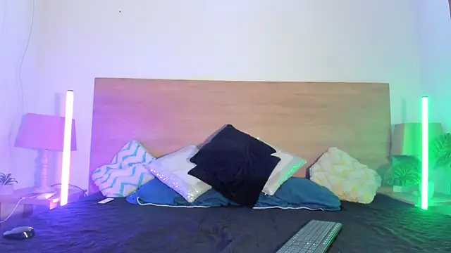 LaraRous live sex cam