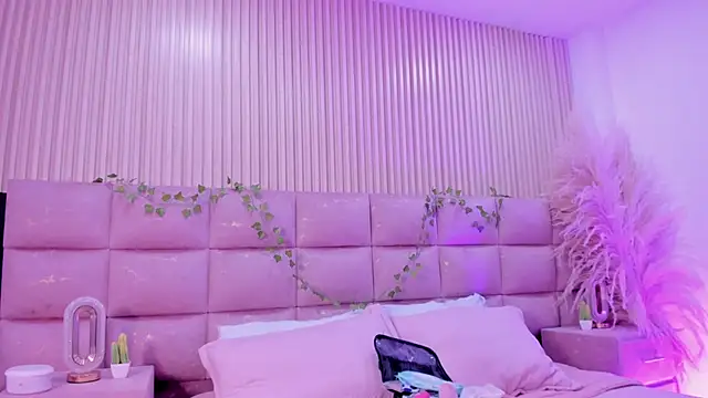 AriadnaLoren webcam