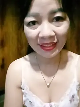 yiyi102300's live room
