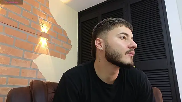 Brandon_01 live cam on StripChat
