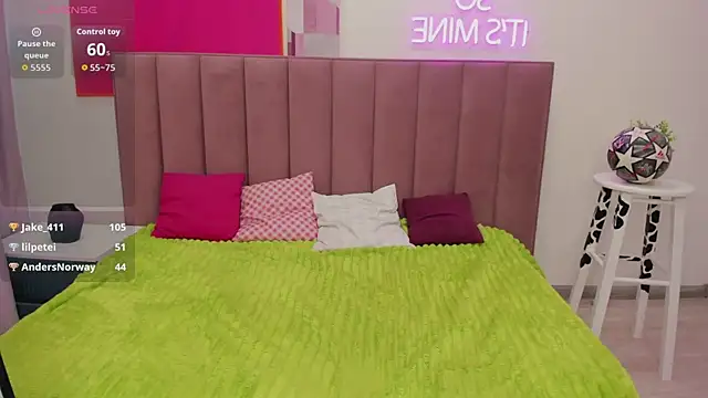 MIla_Stunning webcam