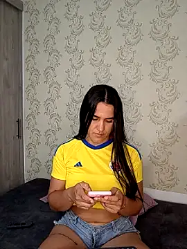 Bella_Fior live cam on StripChat
