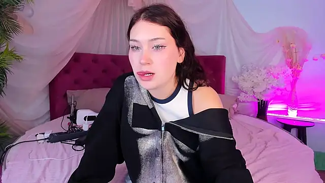 CruelKittty live cam on StripChat