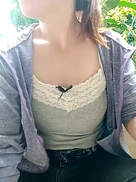 little-effy live cam on StripChat