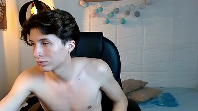 marcoviolet - Marcoviolet's free webcam - UK Sex Cams