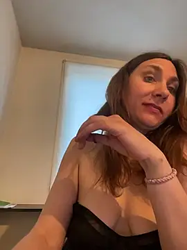 Watch JasmineGlamour live on EroticFlix - High definition streams