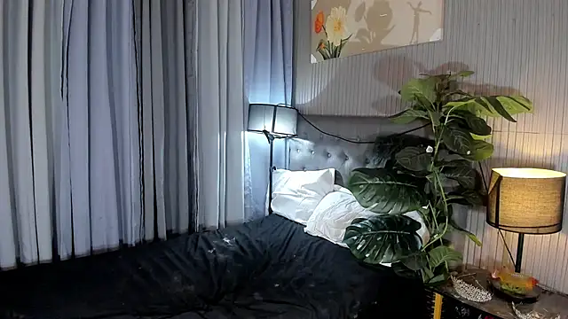 HugeCocoCock webcam