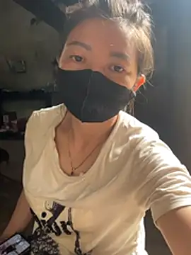 Bling-pusy webcam