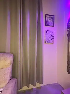 Kendra_curly webcam