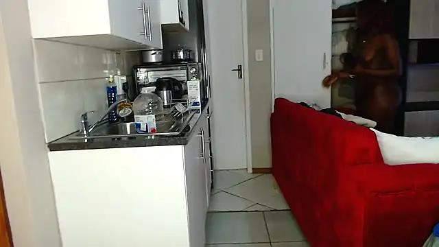 NaughtyMilf_Lilly webcam