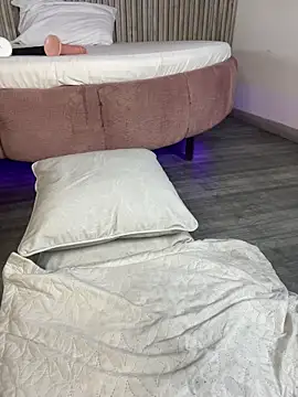 Saracooper__ webcam