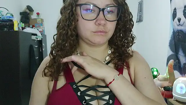 curly_greeneyed webcam