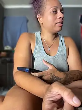 Watch Quinn_damilf live on EroticFlix - High definition streams