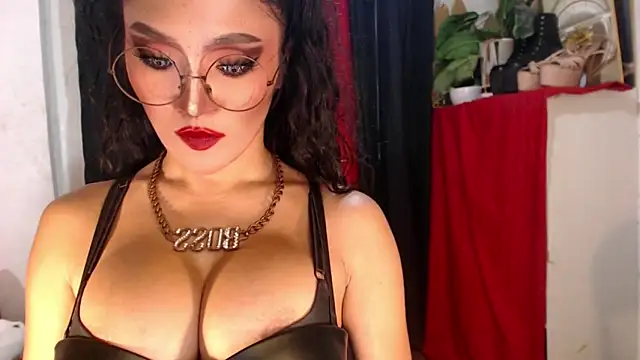 QueenMajesty live Stripchat room