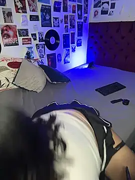 Roxy_f_w webcam