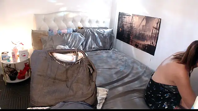 NinaDOM4CUM live Stripchat room