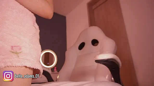 bella_adams_ (F young) - dildo in pussy