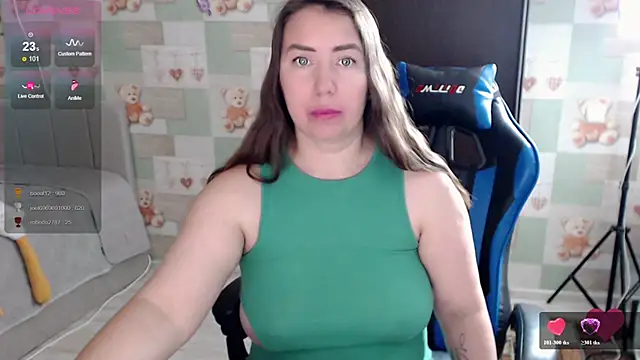 korolek12 (F milf) - clothespins on nipples