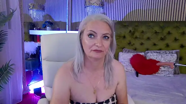 ladytouch - LadyTouch's free webcam - UK Sex Cams