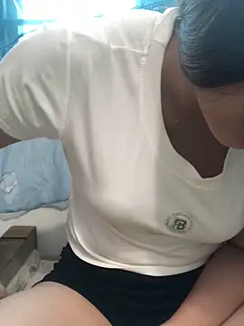 newbaby1 live cam on StripChat