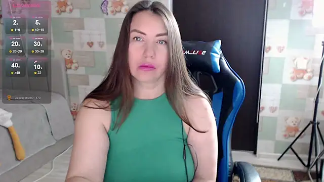 korolek12 (F milf) - clothespins on nipples