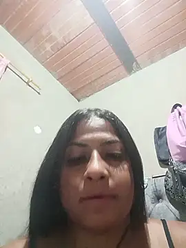 Giselabrunette25 webcam