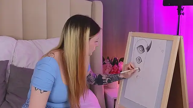 AlyssFrost webcam