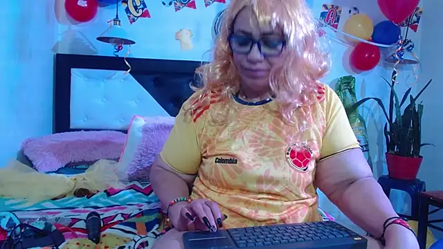 Sweet-Mommy-Milf webcam
