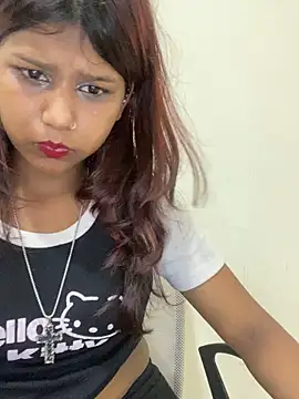 Nomi_5 webcam
