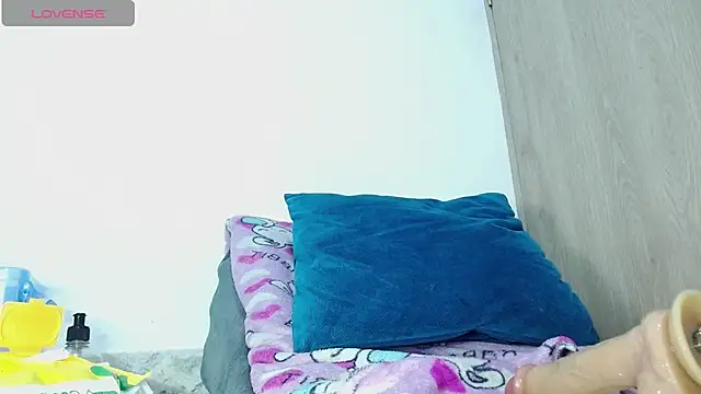 Watch avaleri_cherry live on EroticFlix - High definition streams