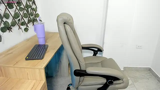 Madeleine__w webcam