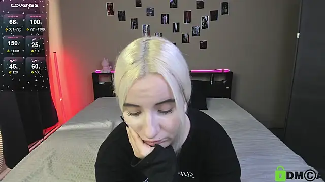 Naomi1Hinata webcam