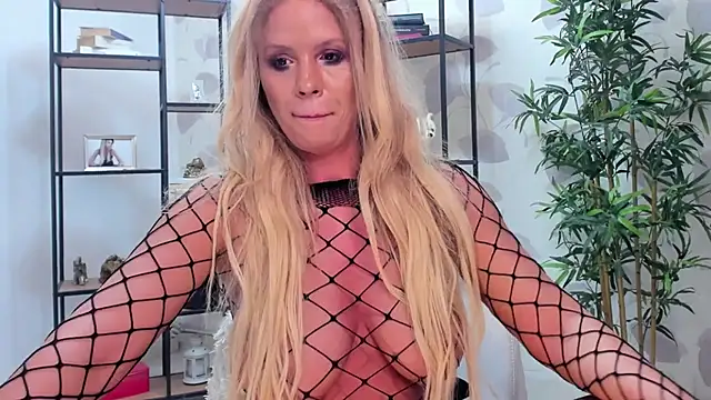 Watch Smileyelyourgf live on EroticFlix - High definition streams