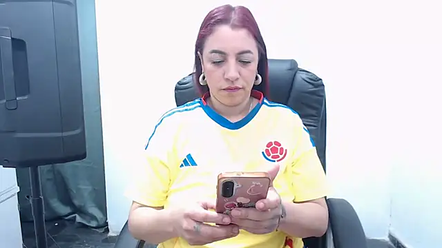 Watch LAURA_CRAIZY live on EroticFlix - High definition streams