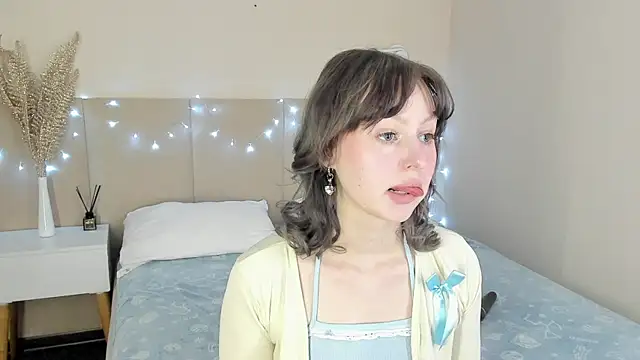 AdeleSilvy live cam on StripChat
