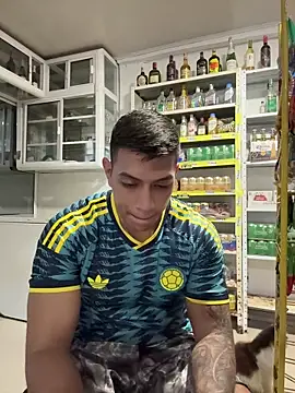 OliverWest04 live Stripchat room