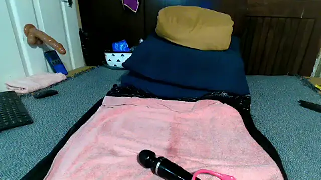 smoochy- (F milf) - loud oily ASS clap