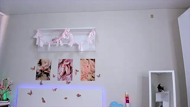 Milly_Lane webcam