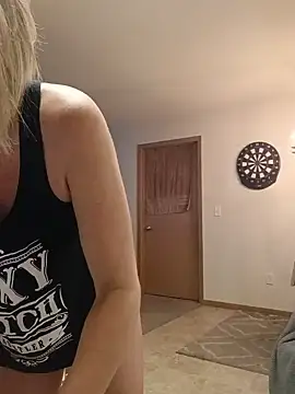 Watch KeeshKeeph live on EroticFlix - High definition streams