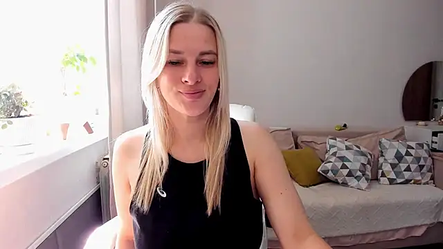 THE_GOLDEN_WOMAN webcam