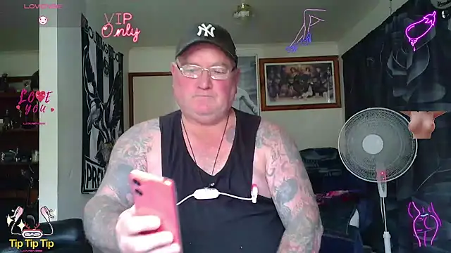 kinkyblueyes69 (M mature) - NAKED