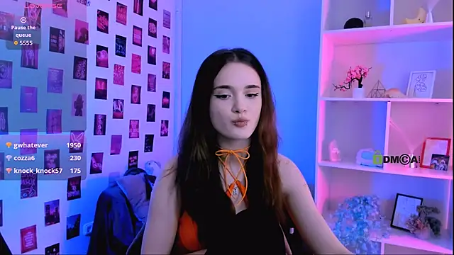 liana_kisses webcam